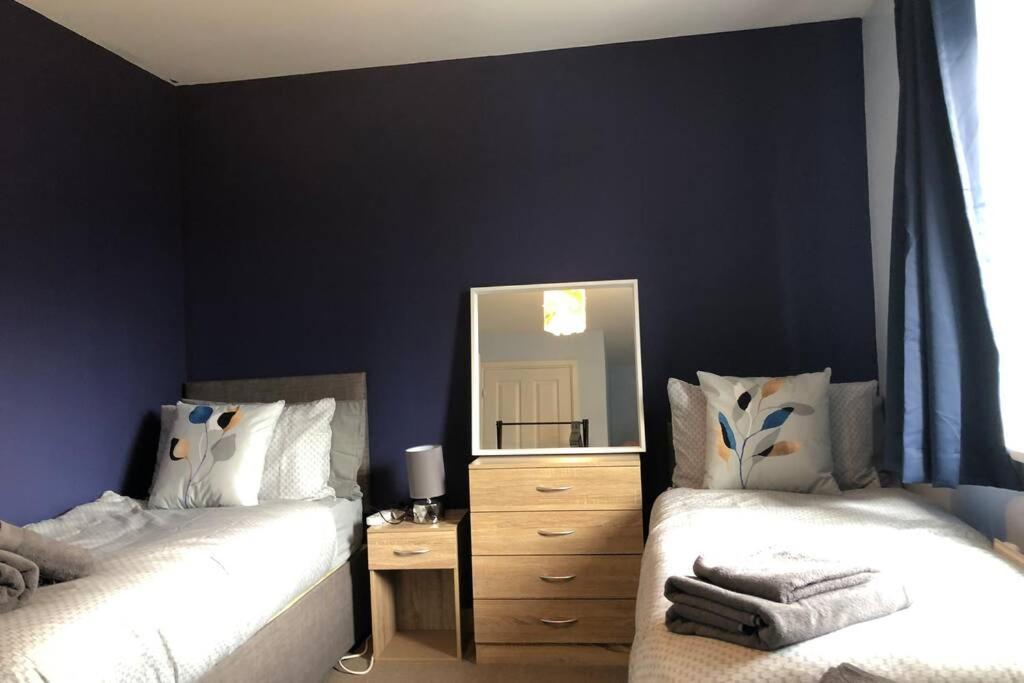 Dudley House **Staycation & Contractors** Sleeps 7 Tipton Esterno foto