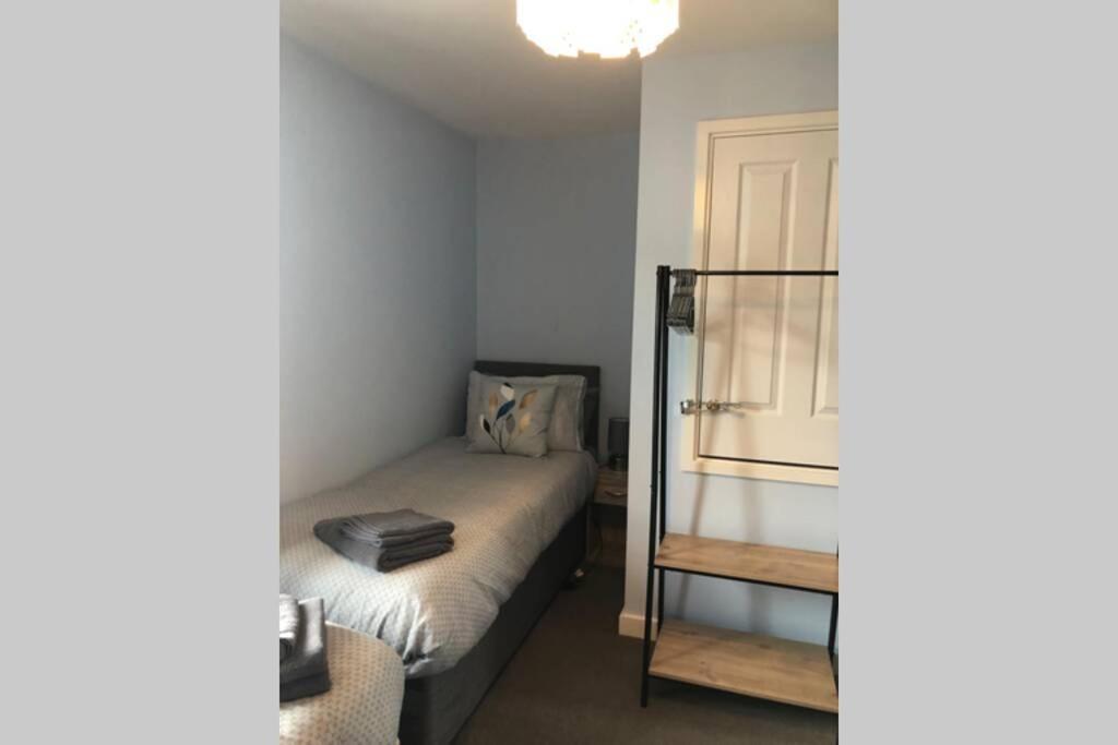 Dudley House **Staycation & Contractors** Sleeps 7 Tipton Esterno foto