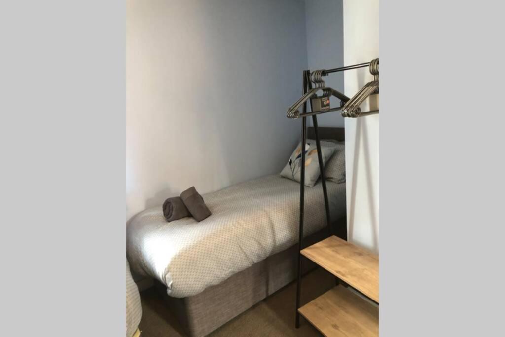 Dudley House **Staycation & Contractors** Sleeps 7 Tipton Esterno foto